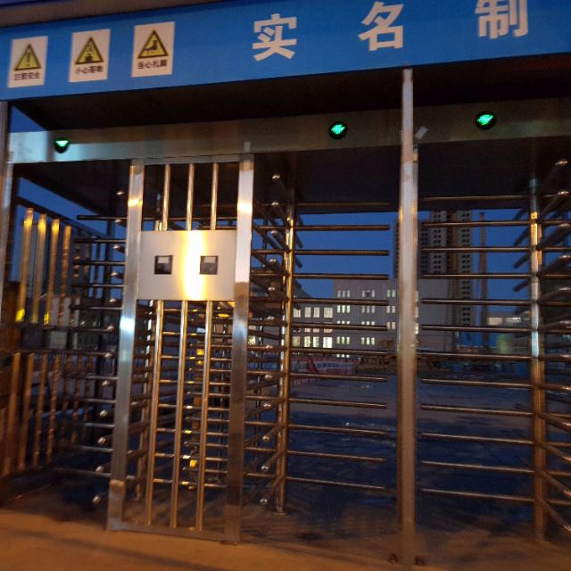 找产品：旋转门（白刚材质）