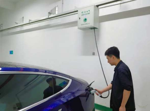 找产品：自动收缩充电枪