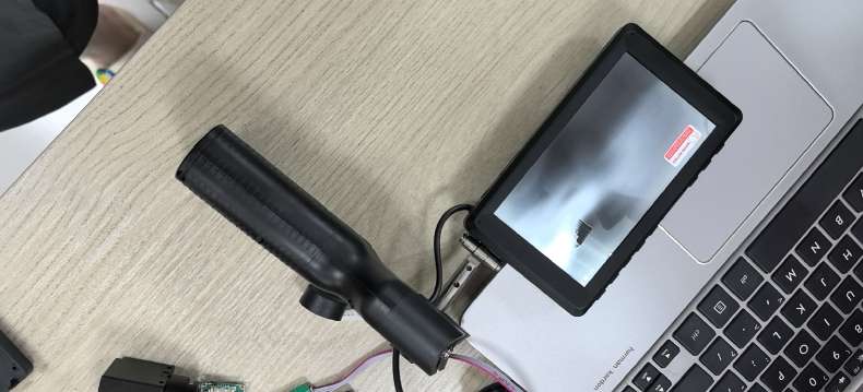 找产品：热像仪显示手持4K屏