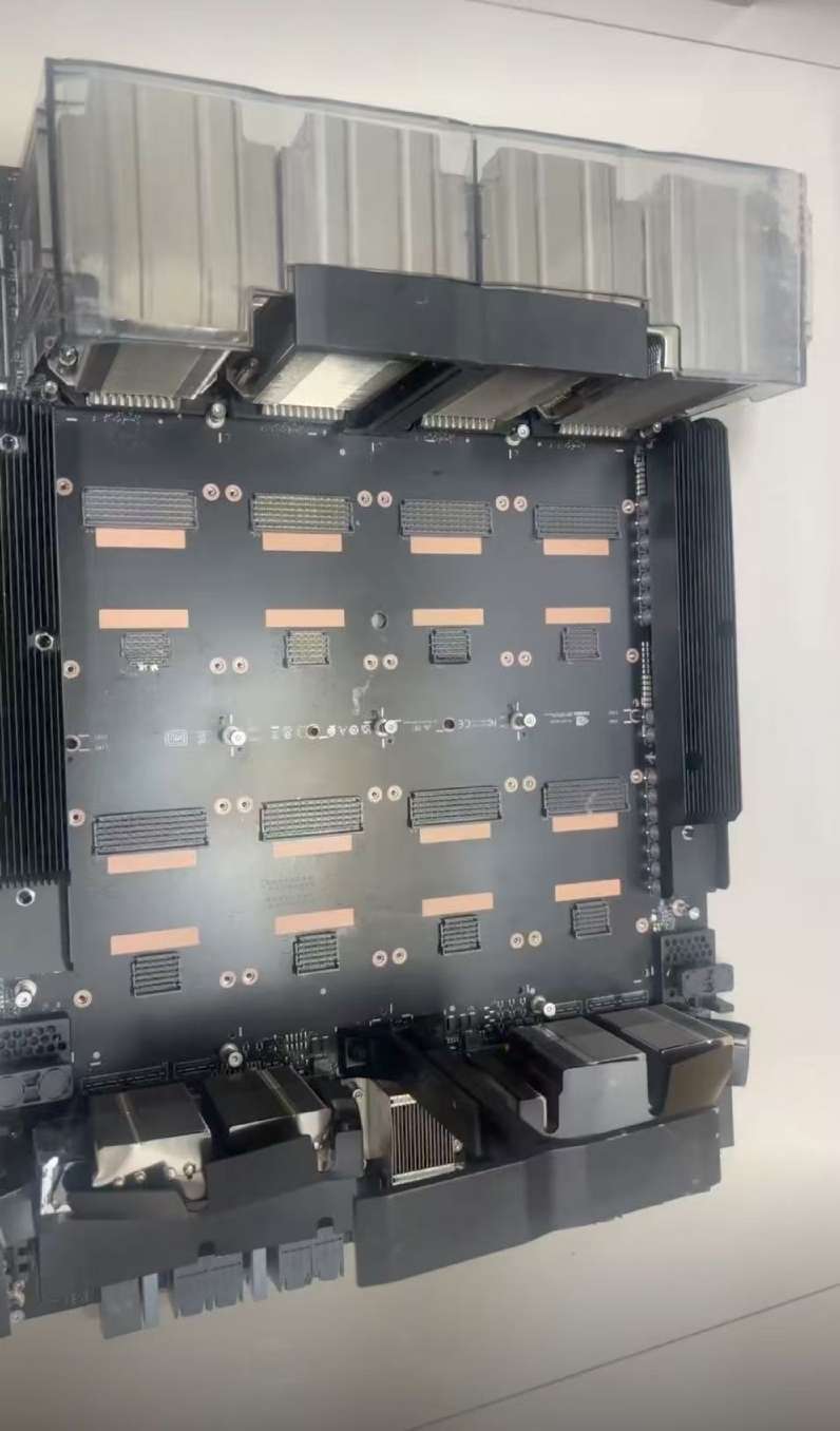 找方案/模组：H100原装8卡模组