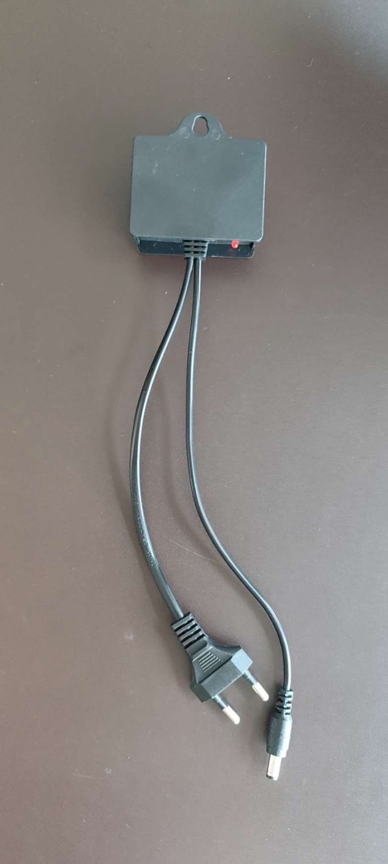 找配件：12v 2A防水电源