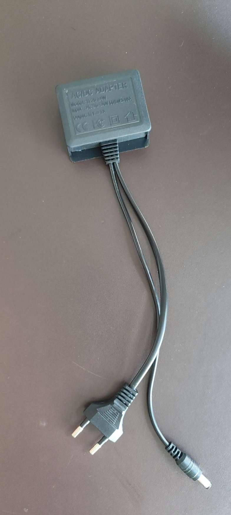 找配件：12v 2A防水电源