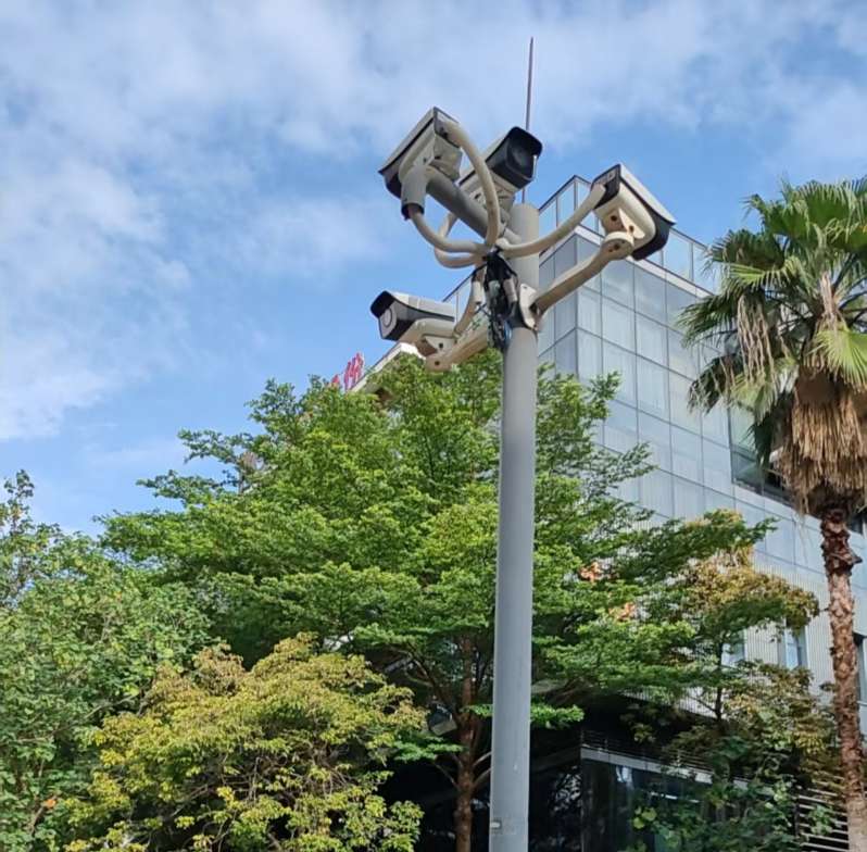 找产品：四个固定镜头一体化安防摄像头