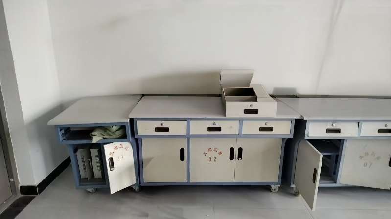 找产品：电工桌子